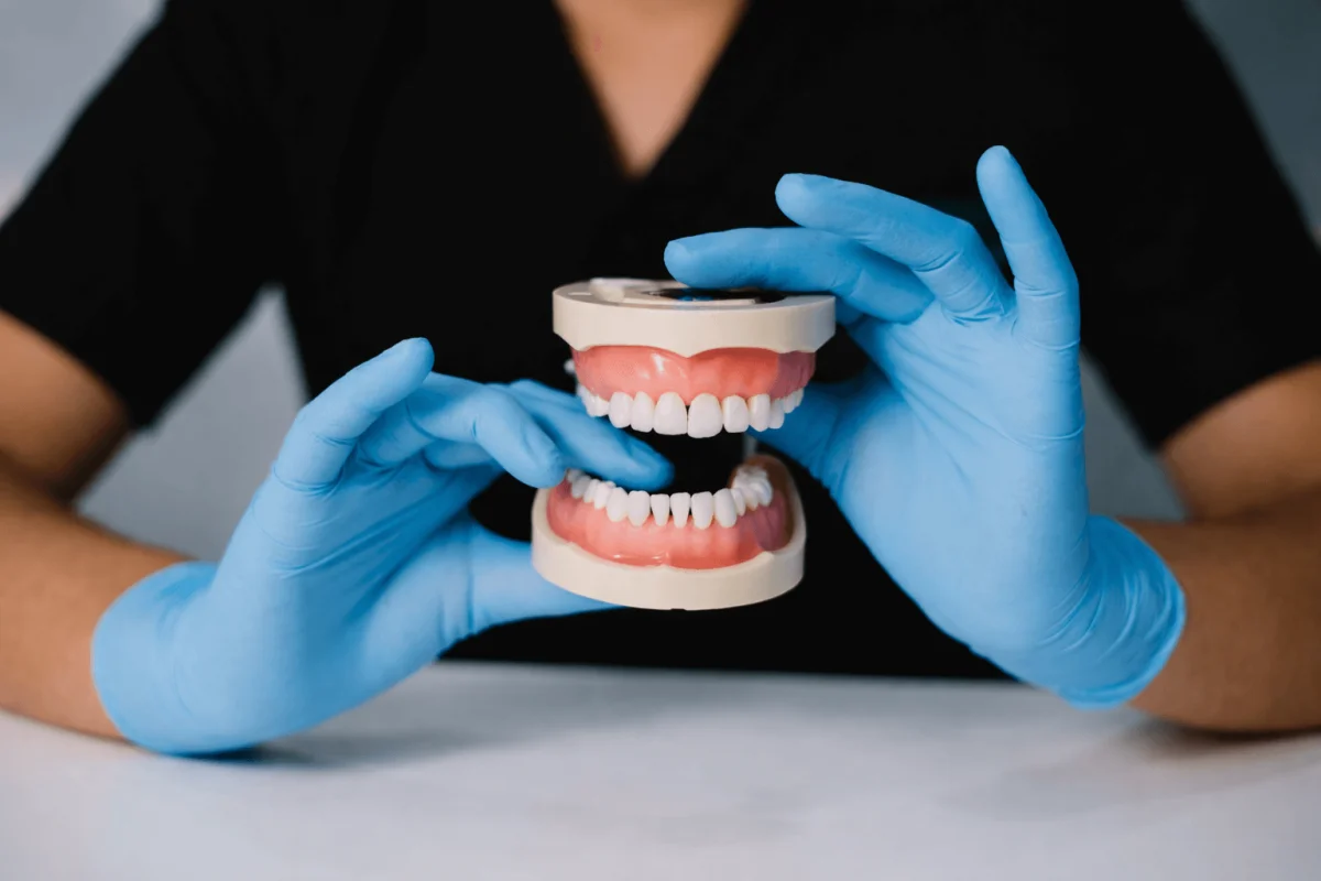 Prótese dentária e implantes na OrthoStudio em Sorocaba
